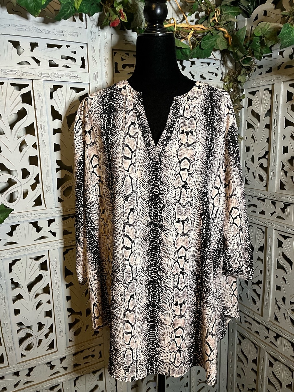 C ESTAB. 1946 SNAKESKIN BLACK TAN & PINK HIGHLIGHTS LONG SLEEVE PLUS SIZE TOP